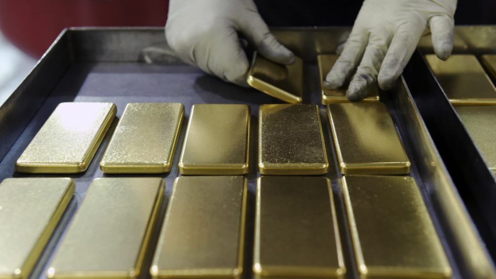 Americans think gold beats stocks as a long-term investment. Advisors disagree: ‘It’s more like a speculation’