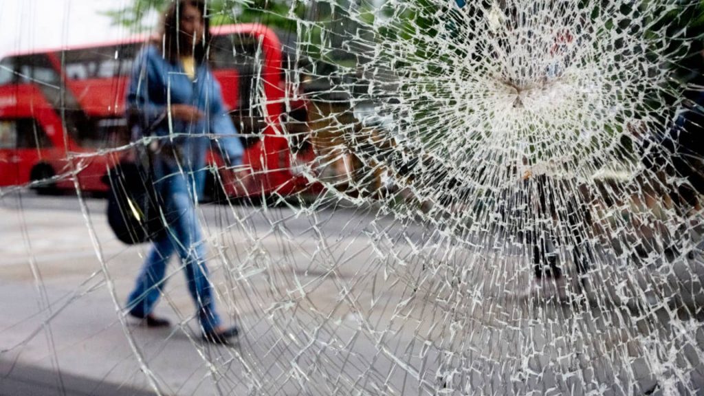 UK economy in growth ‘doom loop’ as business investment slumps versus G7 peers, think tank says