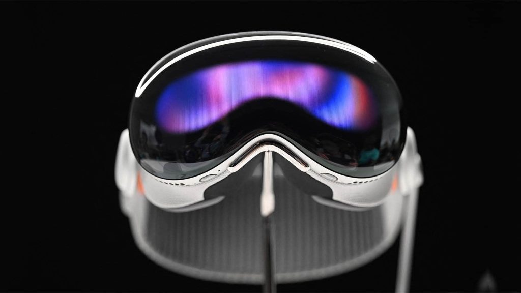 Is virtual reality the future? Apple’s betting on it, but VR experts say we may not be there yet