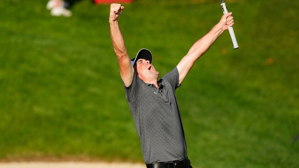 Bradley wins Travelers Championship, breaks tournament record by one shot