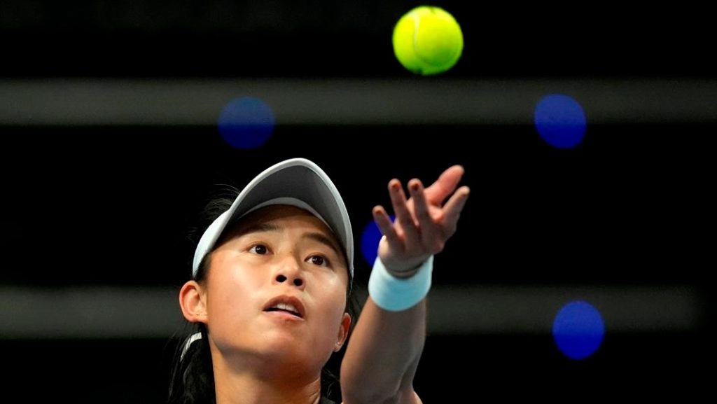 Carol Zhao wins, Eugenie Bouchard falls in qualifying play at Wimbledon – TSN