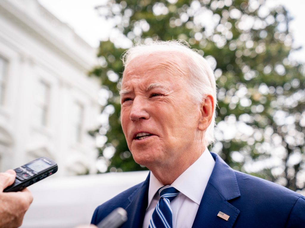 Biden publicly acknowledges 7th grandchild for first time – Al Jazeera English