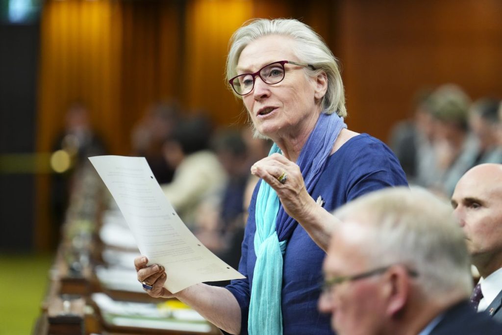 Cabinet minister Carolyn Bennett leaving federal politics