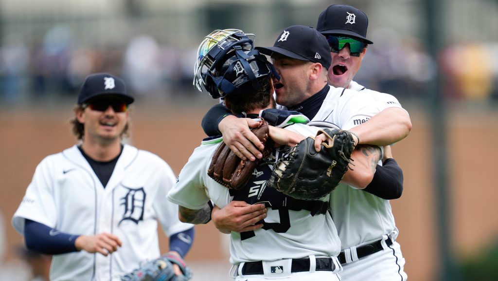 Three Tigers pitchers combine to no-hit Blue Jays in victory – TSN