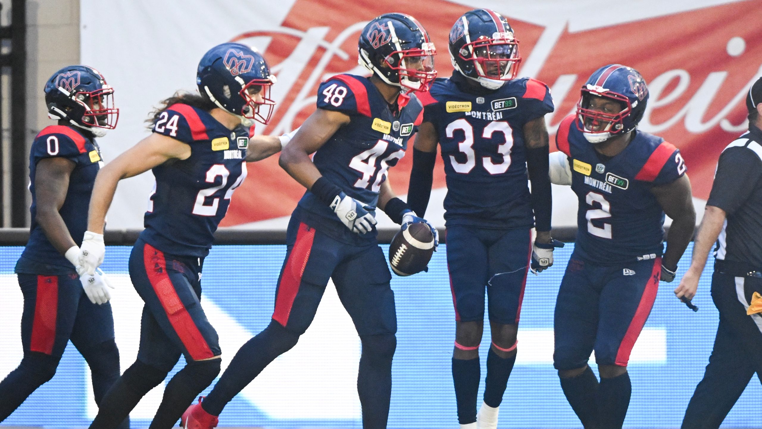 Montreal, Canada. 01st July, 2023. Montreal Alouettes quarterback Cody  Fajardo (7) hands off to running back William Stanback during first half  CFL football action against the Winnipeg Blue Bombers in Montreal, Saturday