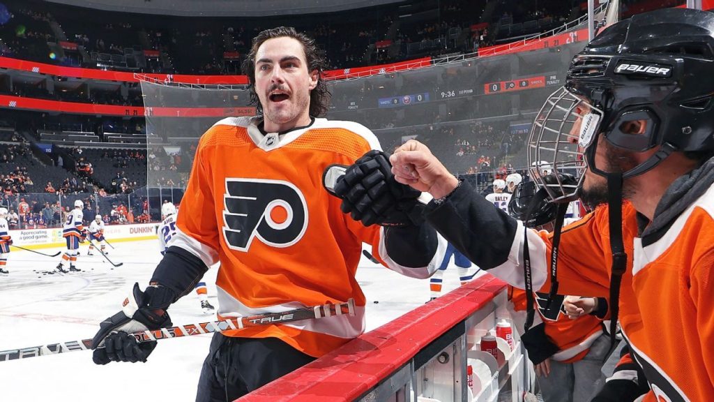 Zack MacEwen signs 3-year, .325M contract with Senators