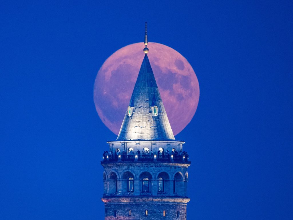 Photos: Rare super blue moon rises and lights up skies worldwide – Al Jazeera English