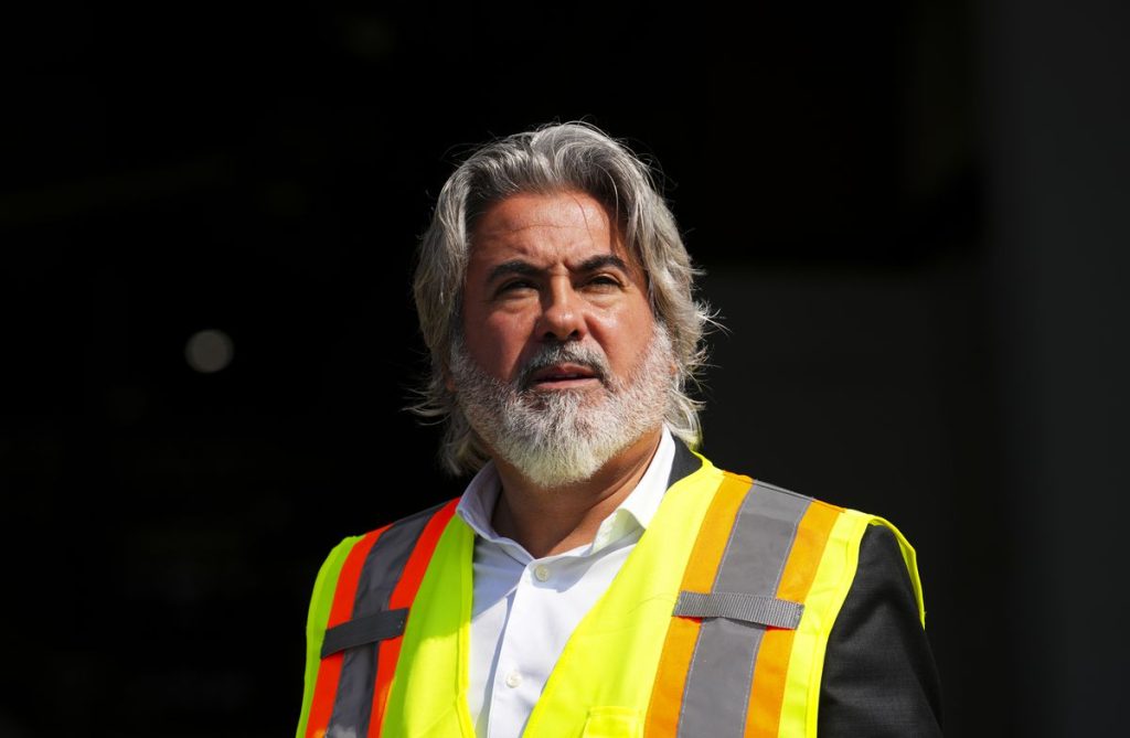 Rodriguez calls on Meta to reverse decision to block news, give Canadians access to information