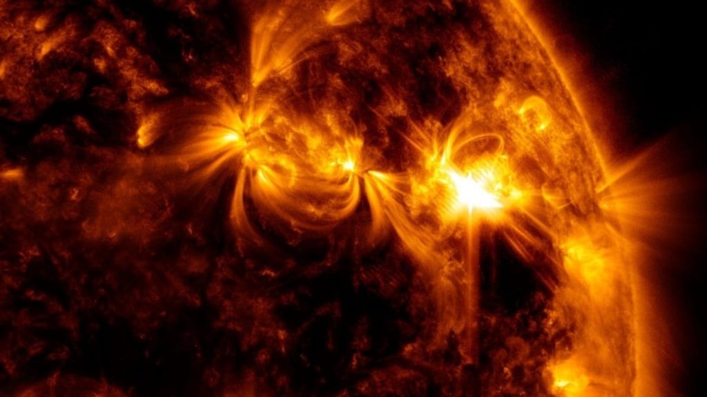Strong solar flare disrupts radio communications in North America – HT Tech