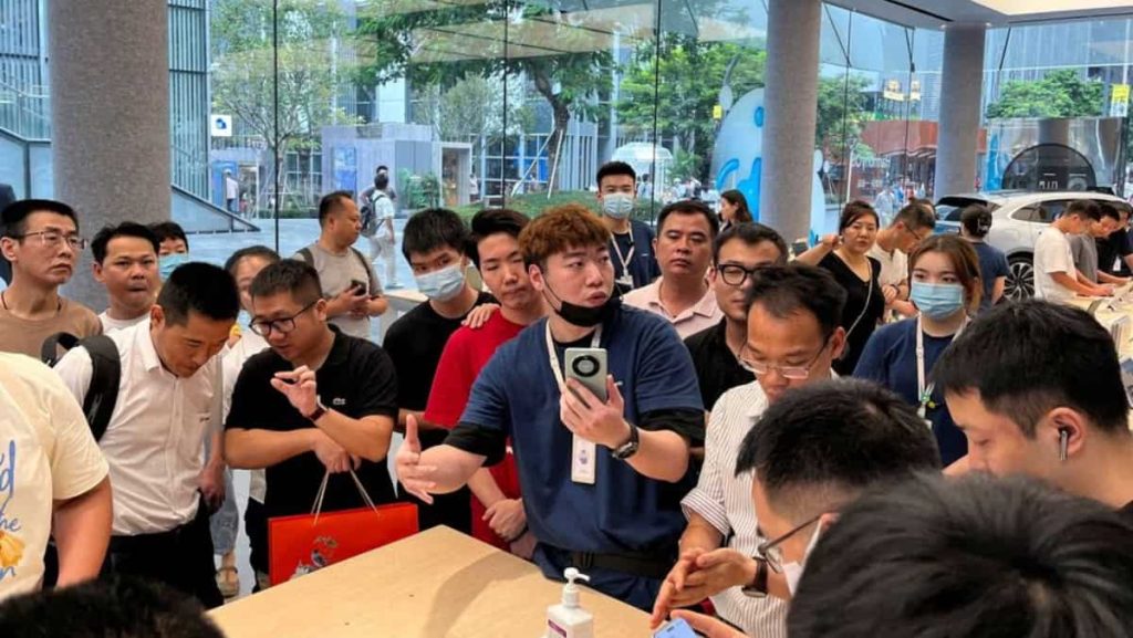 Huawei`s new phone processor unveiled, signaling China`s chip breakthrough