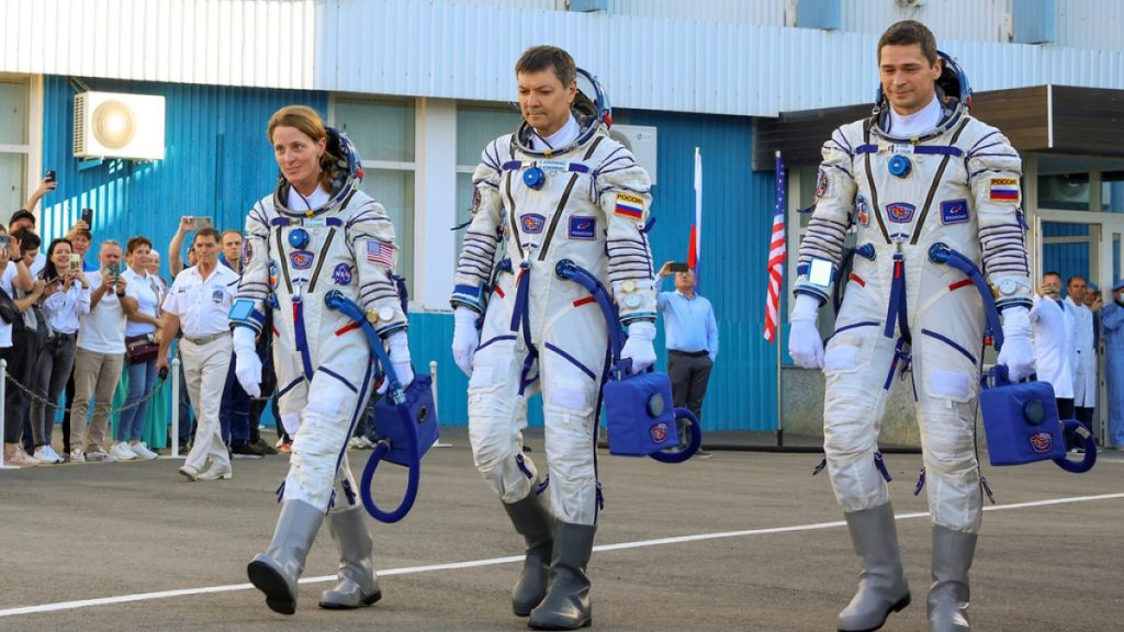Russian Soyuz with 2 cosmonauts, US astronaut docks at Int’l Space Station