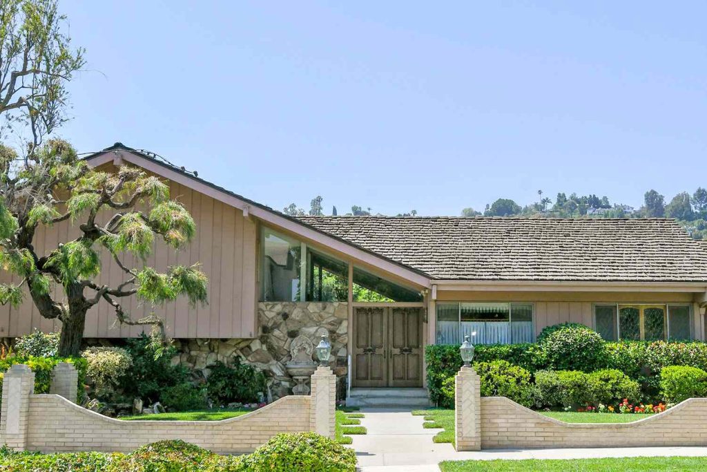 Woman Who Bought ‘Brady Bunch’ Home Calls it ‘Worst Investment’