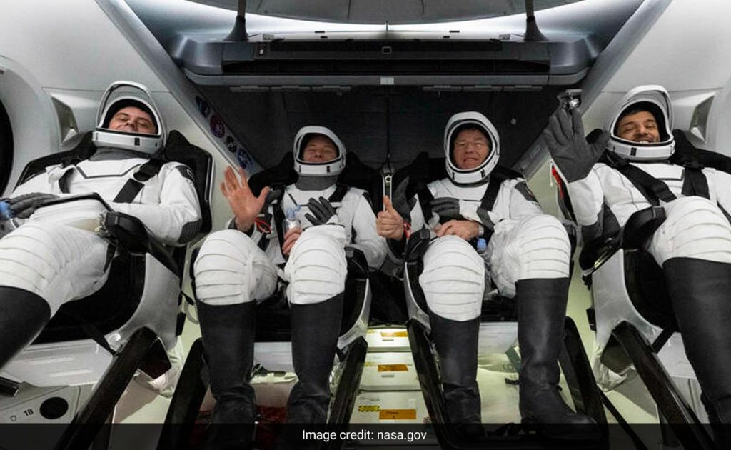 Video Captures The Moment NASA Astronauts Splash Down On Earth After 6 Months In Space