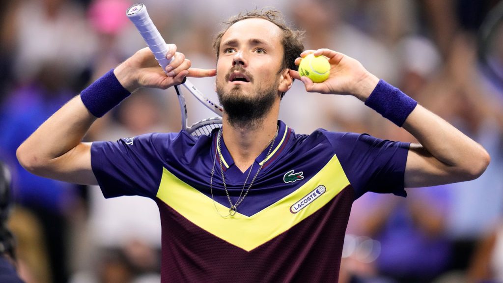 Medvedev ousts defending champion Alcaraz, will face Djokovic in U.S. Open final – Sportsnet.ca