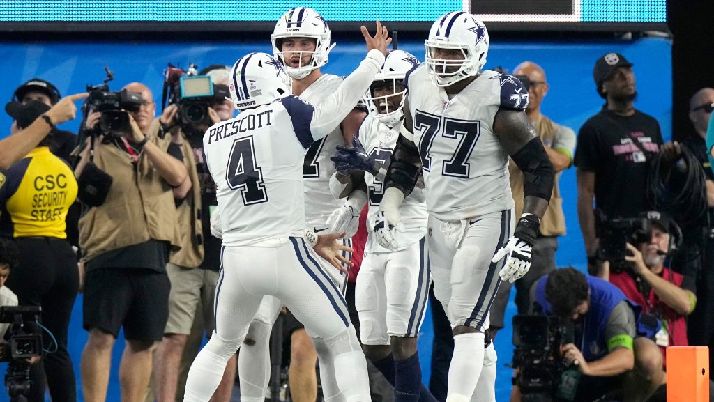 Prescott, Cowboys rally in fourth quarter for victory over Chargers – TSN