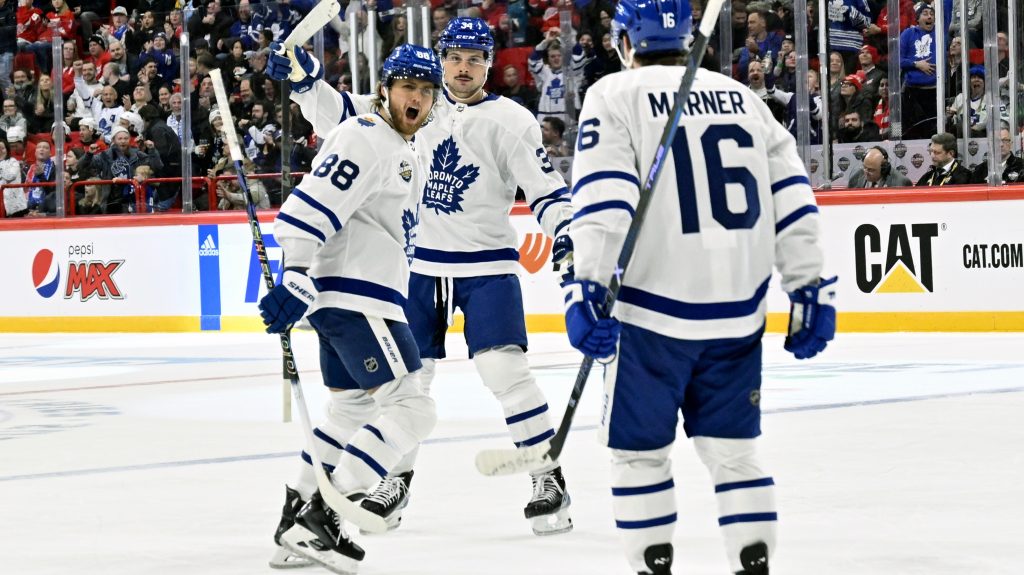 Nylander, Tavares star as Maple Leafs roar back to top Red Wings in Sweden