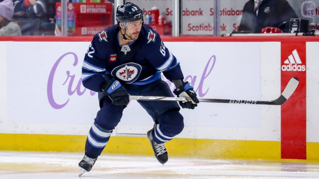 Niederreiter signs 3-year,  million contract with Jets