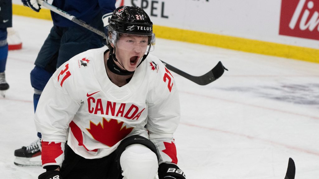Canada starts three-peat bid with win over Finland at World Juniors