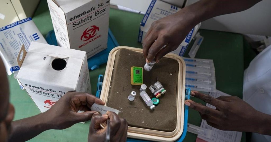 Cameroon starts world’s first malaria vaccine program for children