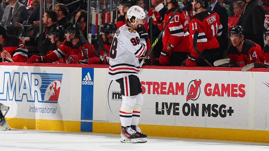 Bedard leaves Blackhawks game with injury