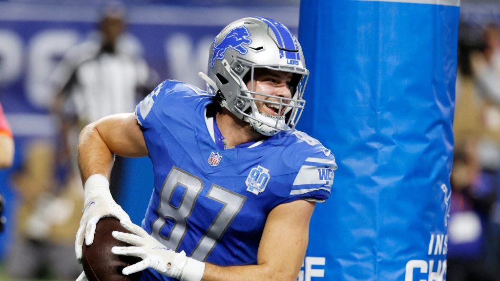 Lions knock off franchise icon Stafford, Rams to win first playoff game in 32 years