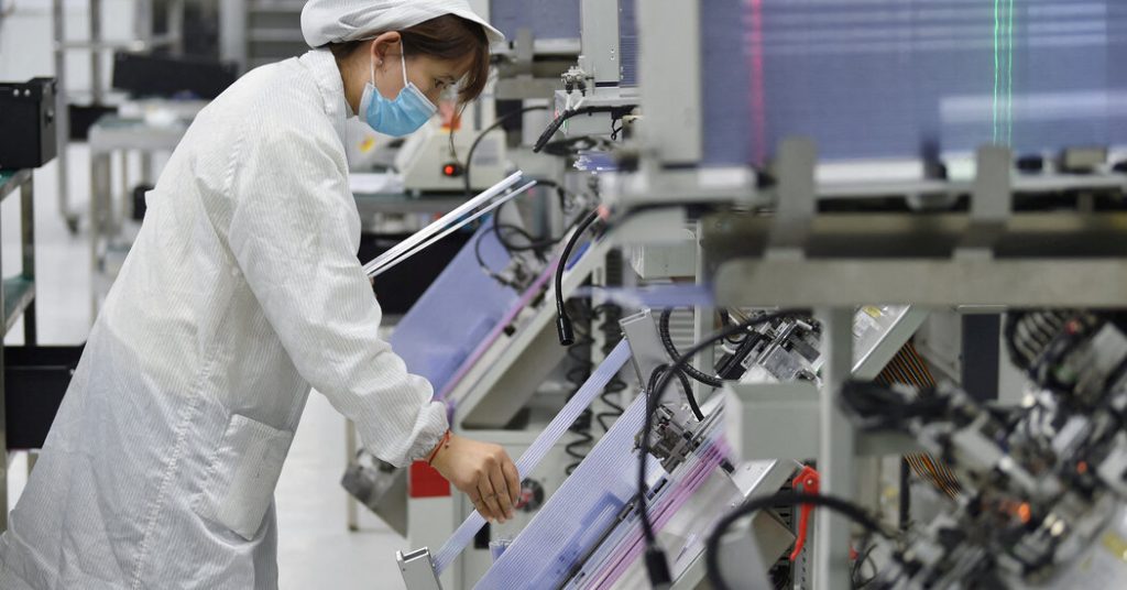 American Firms Invested  Billion in Chinese Chips, Lawmakers Find