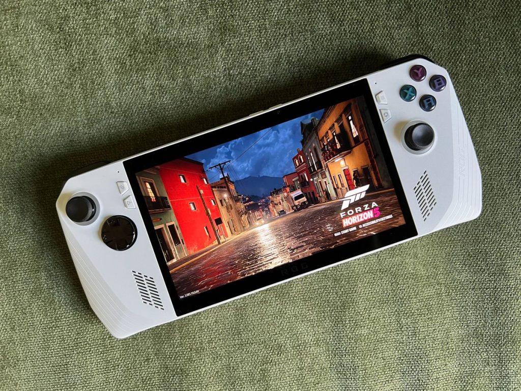 A handheld Xbox is the dream, says Microsoft gaming chief Phil Spencer – Polygon