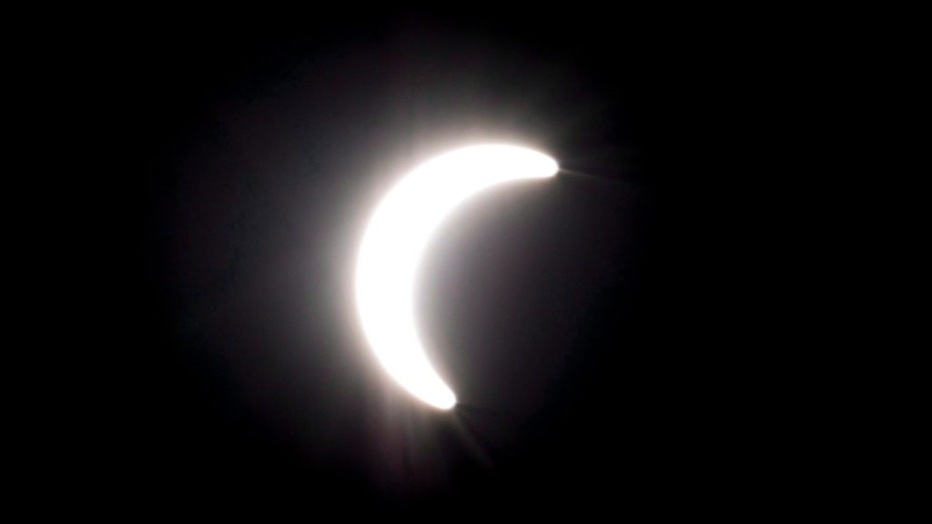 Fluid in eye cells can 'boil' if you watch the eclipse without protection: expert – CHEK News