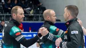 Canada's Gushue tops defending champ Mouat to improve to 3-0 at curling worlds – TSN