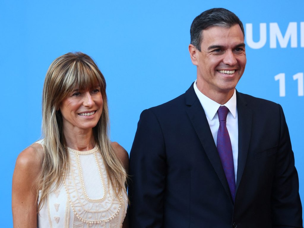 Spain’s PM Pedro Sanchez to remain in office – Al Jazeera English