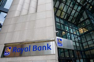 Ottawa reviewing big banks' decisions to stop selling third-party investment funds – The Globe and Mail