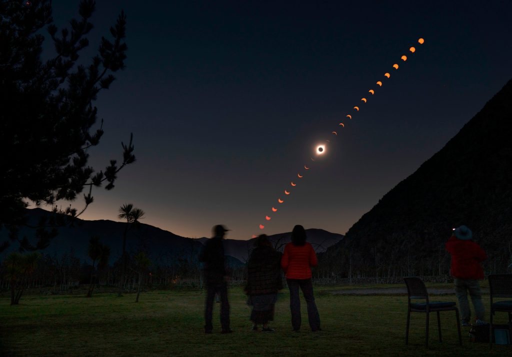 How to photograph April 8's solar eclipse with a camera or a smartphone – ABC News