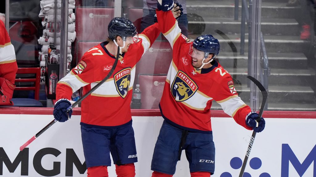 Panthers take Battle of Florida, oust Lightning in Game 5
