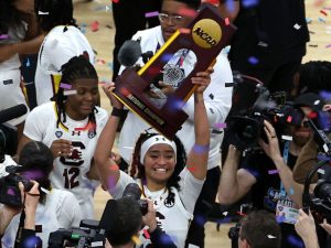 South Carolina beats Iowa in title game for perfect season – theScore