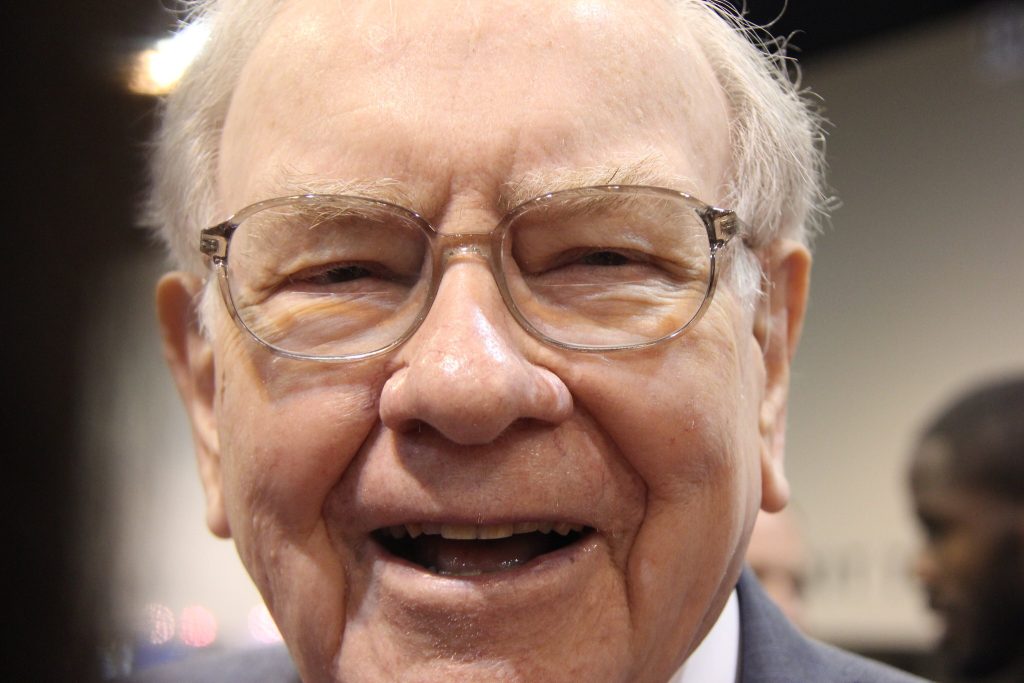 Berkshire Hathaway Trims Its Apple Investment and Has 9 Billion in Cash – The Motley Fool