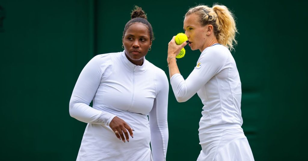 Siniakova and Townsend, Dabrowski and Routliffe into Wimbledon doubles final
