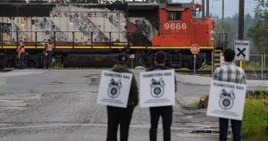 Ottawa’s move to end rail shutdown prompts debate over workers’ rights