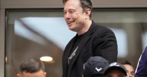 United Airlines will offer free internet on flights using service from Elon Musk’s SpaceX