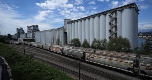Picket lines go up in ‘high leverage’ strike at six Metro Vancouver grain terminals