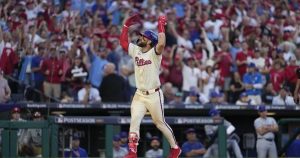 Castellanos wins Game 2 for Phillies with 9th-inning single, top Mets 7-6 Castellanos wins Game 2 for Phillies with 9th-inning single, top Mets 7-6