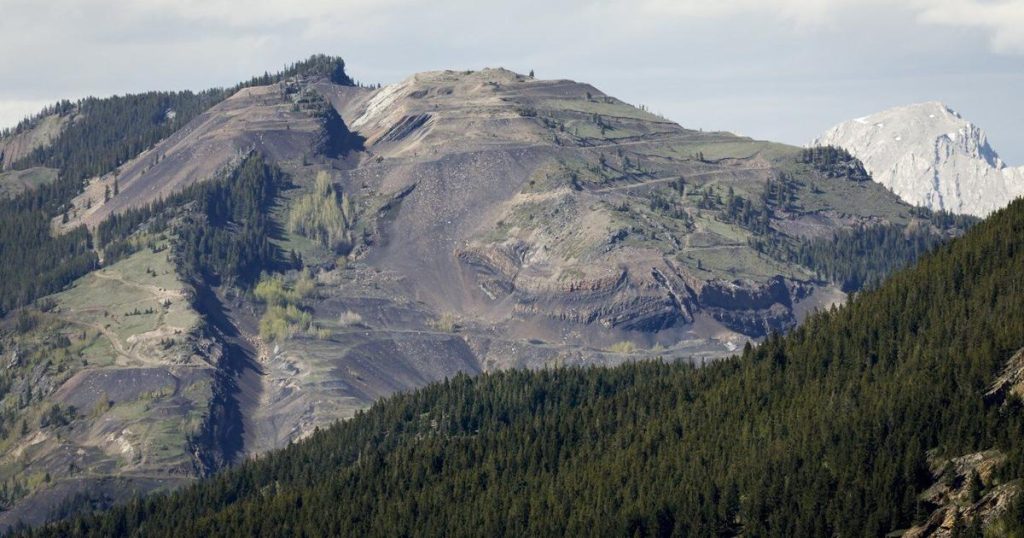 Alberta announces future coal mining policy plan, industry consults