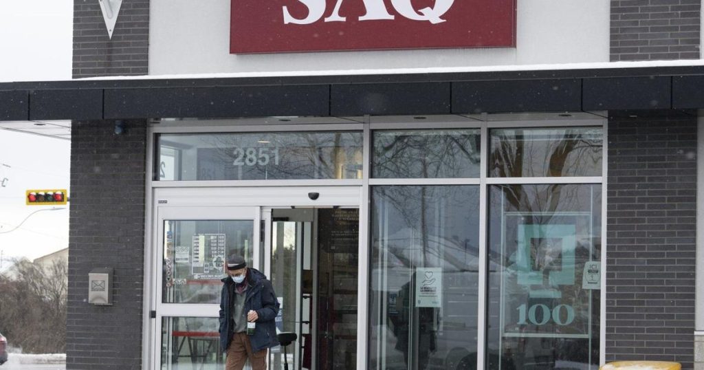 Quebec liquor store employees secure new collective agreement after 2-year fight