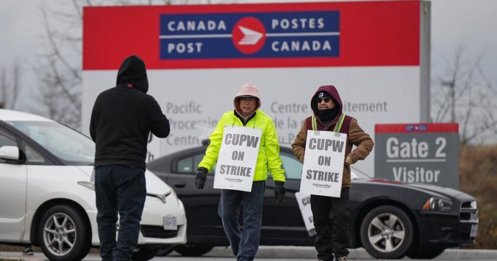 Settlement reached in complaint over Canada Post layoffs as strike hits four weeks