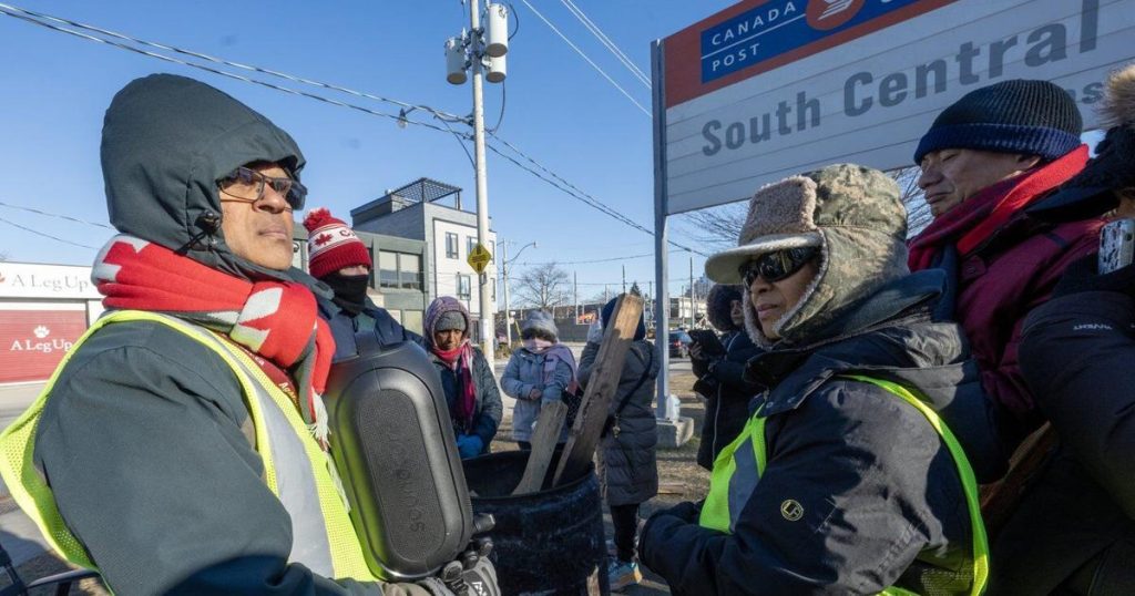 ‘You have to hope’: Postal workers on picket line react as Ottawa moves to end strike