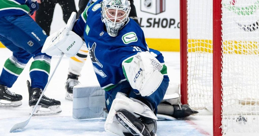 Pastrnak puts up four points, Boston Bruins thump Vancouver Canucks 5-1