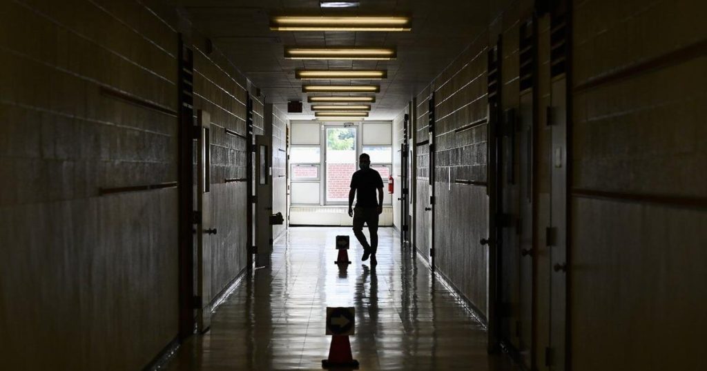 Ontario has .7B school repair, construction shortfall: budget watchdog