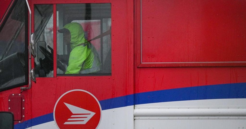 Letters to Santa will be delivered but he ‘won’t have time’ to respond: Canada Post