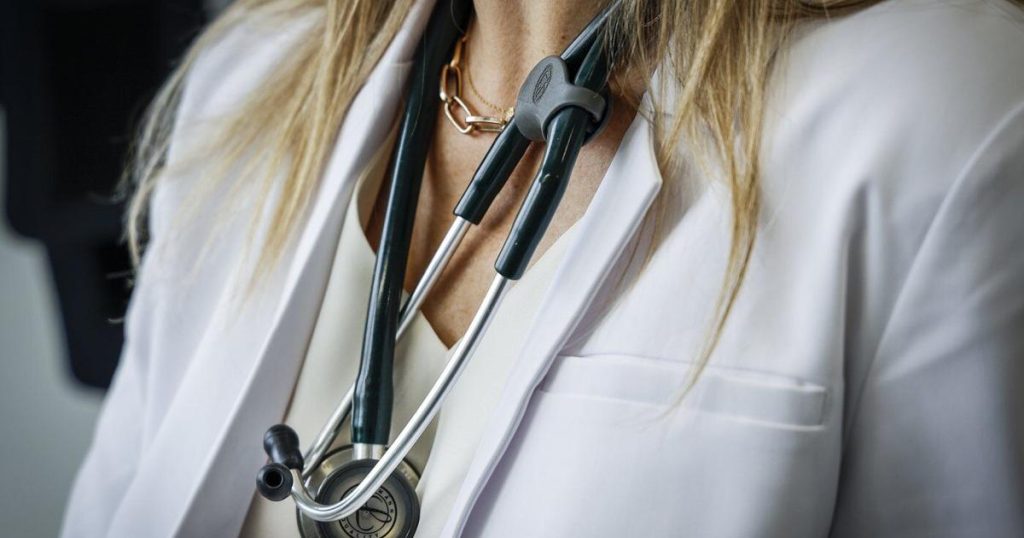 Alberta unveils new doctor pay model rewarding physicians for bringing on patients