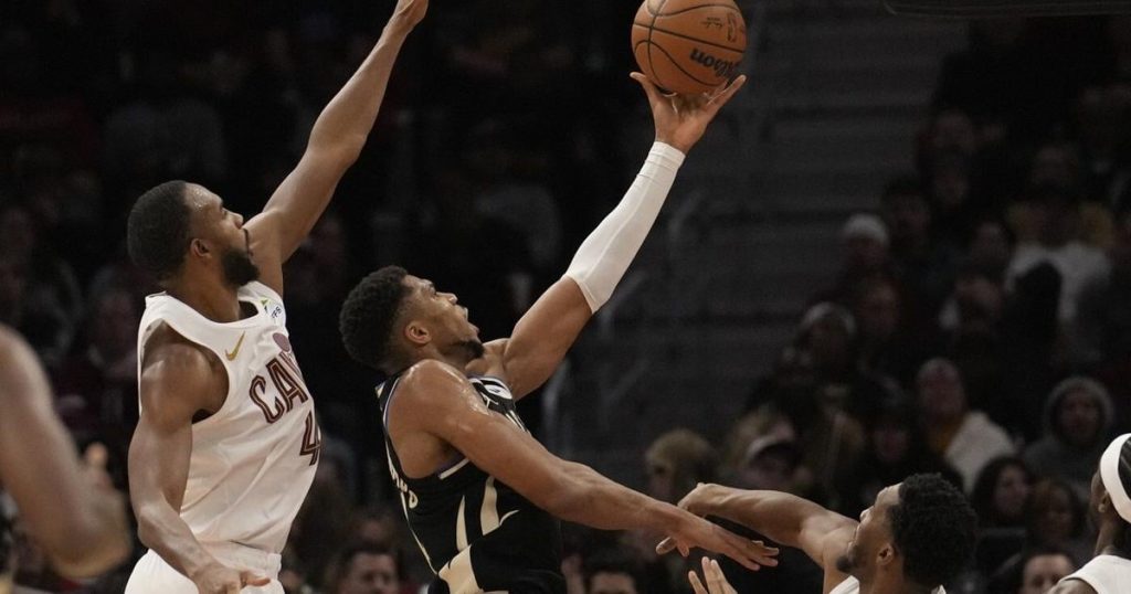 NBA roundup: Cavaliers beat Bucks 124-101, moving to 15-1 at home