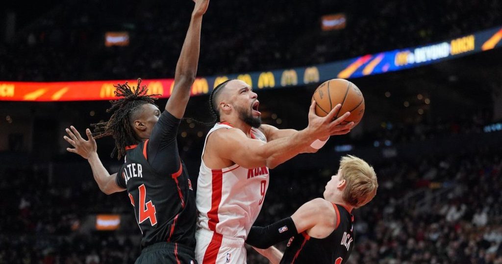 Brooks lifts visiting Rockets to 114-110 win over struggling Raptors
